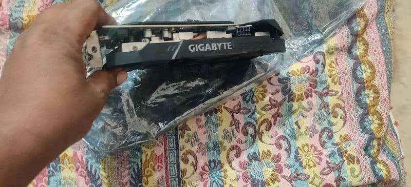 GTX 1660 SUPER GIGABYTE DDR6 MINT CONDITION 1