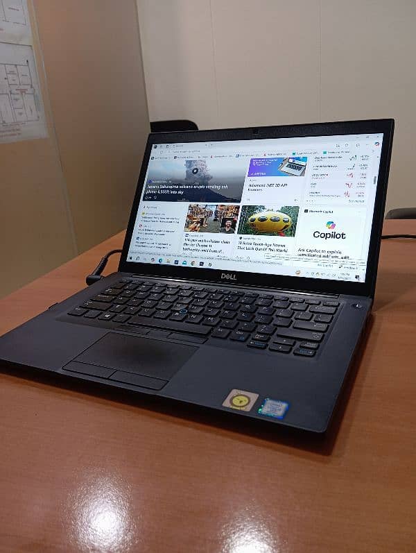 Dell Latitude e7490 1