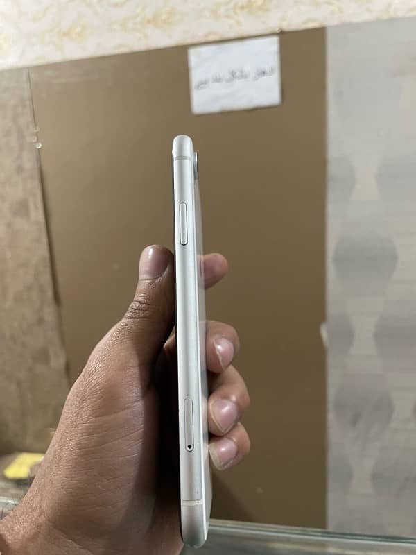 iPhone XR 128gb pta Dual sim approved 1