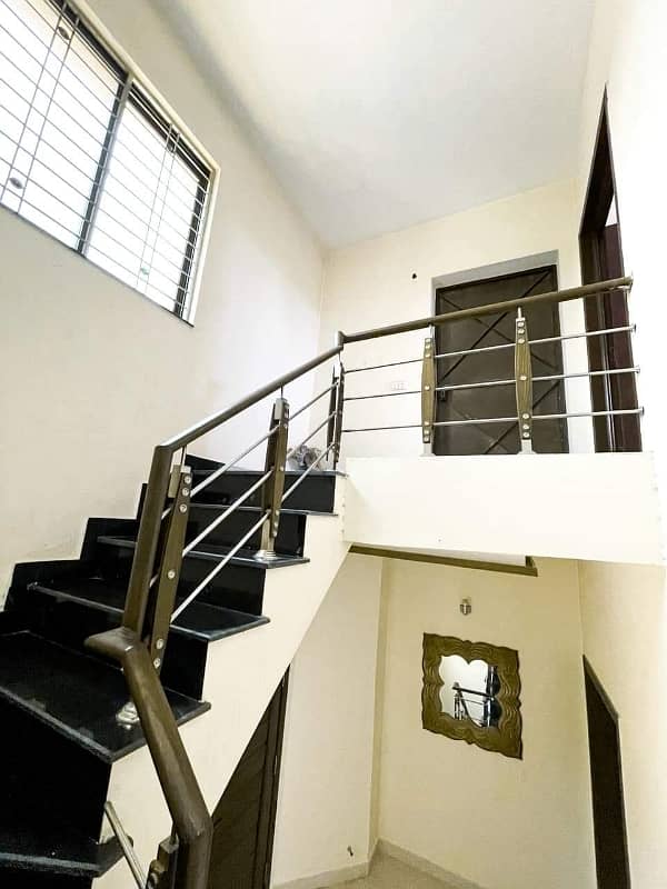 10 Marla Used House For Sale In Bahria Town Lahore 22