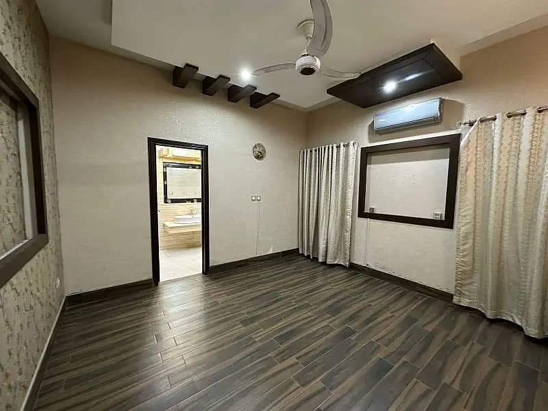 10 Marla Luxury Non Furnished Lower Portion Available For Rent In Bahria Town Lahore 2