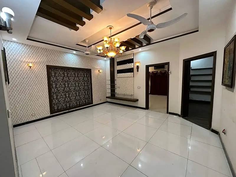 10 Marla Luxury Non Furnished Lower Portion Available For Rent In Bahria Town Lahore 3