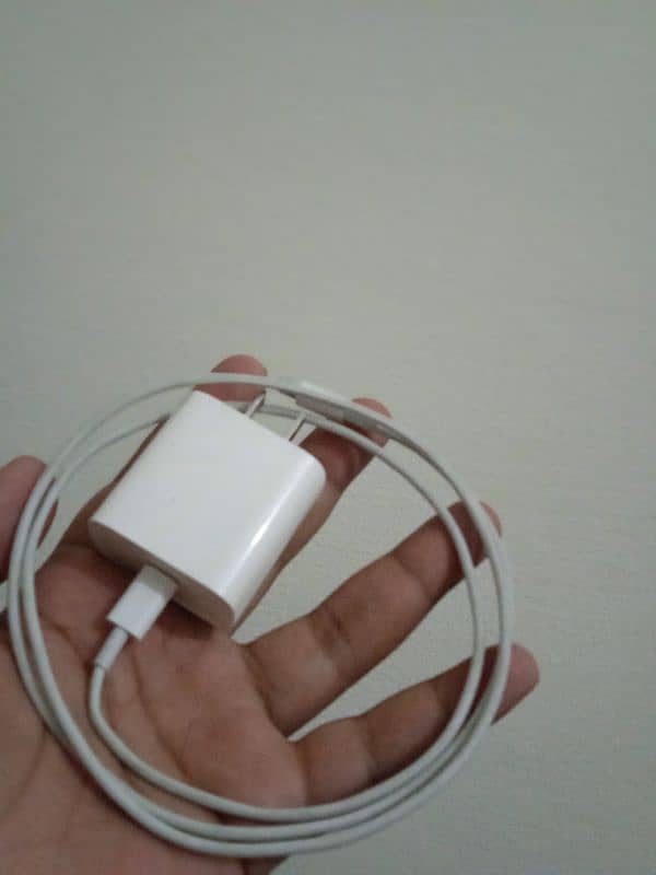 iPhone 20 watt charger type c 0