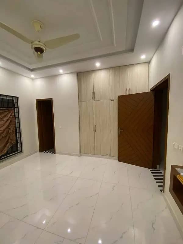 10 Marla Luxury Non Furnished Upper Portion Available For Rent In Bahria Town Lahore 5