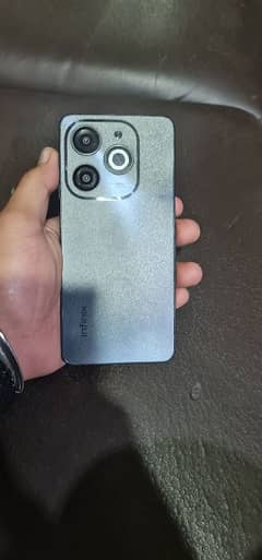 I'm sealing infinix SMART 8 in used condition