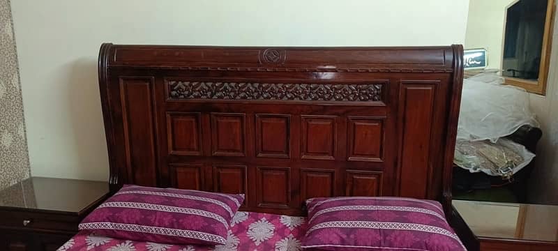 selling king size wood bed set 8