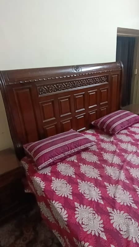 selling king size wood bed set 12