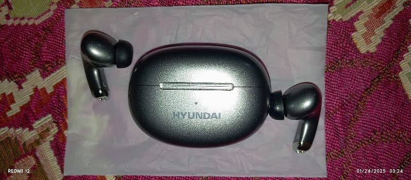 Hyundai LP5 Gray Wireless Earbuds Type C 1