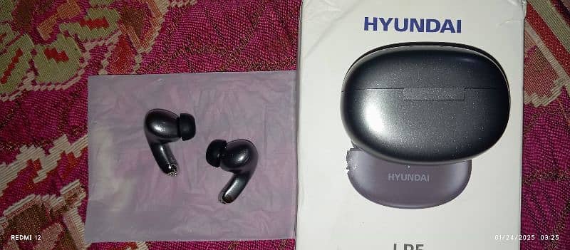 Hyundai LP5 Gray Wireless Earbuds Type C 4