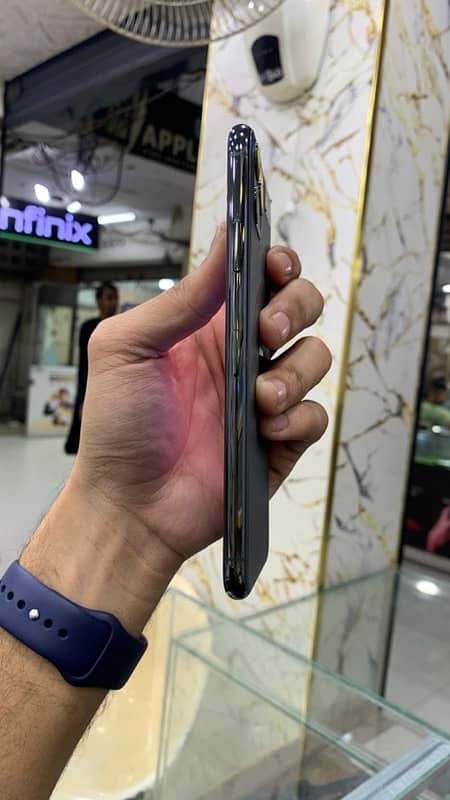 I phone 11 pro Max Factory 64 Gb 85% Battery Health 0307/0063/001 3