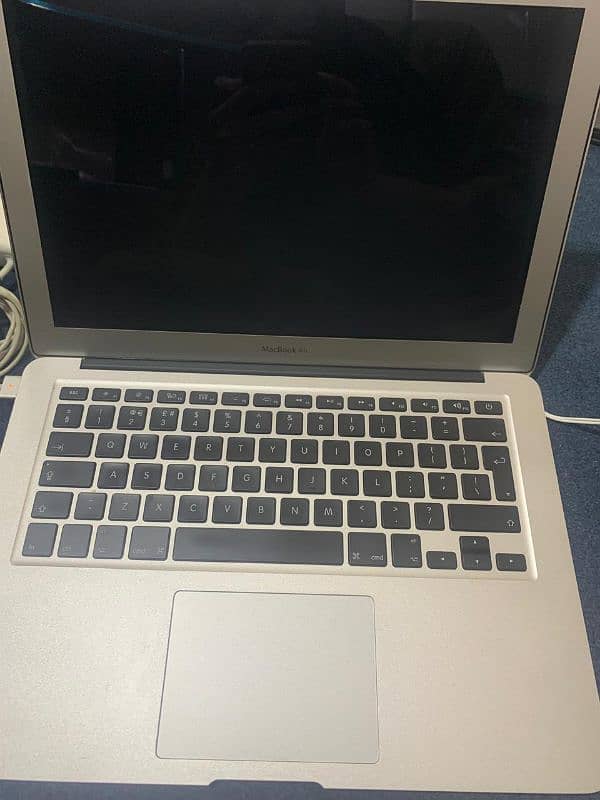 MacBook air 2017 modal ram 8 256 ssd 5