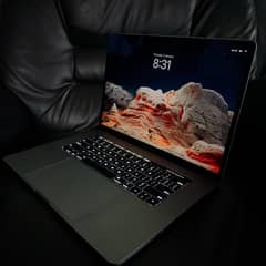 MacBook pro 2019 15.4 inch core i9 CTO 32GB RAM 512GB SSD 8 core GPu