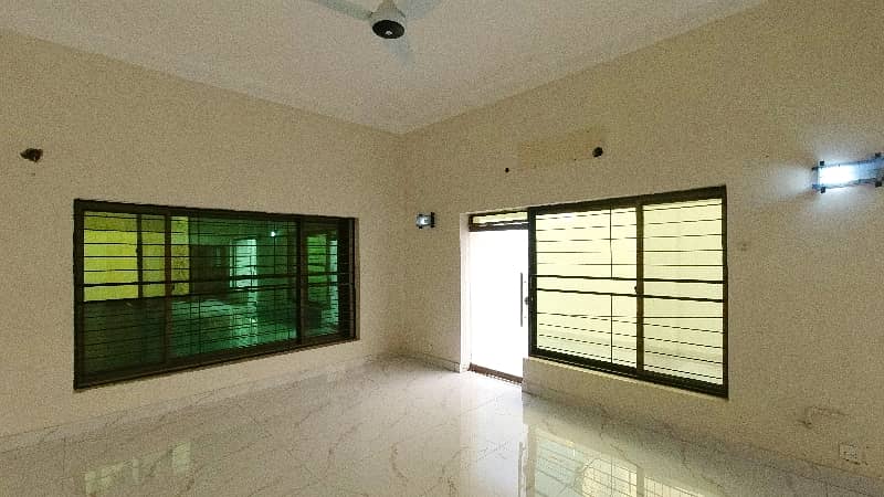 2 Kanal House Near M M Alam Road 10