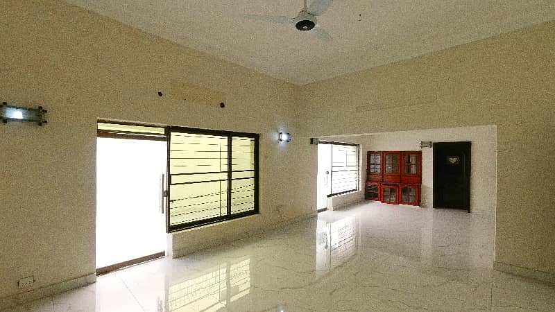 2 Kanal House Near M M Alam Road 11