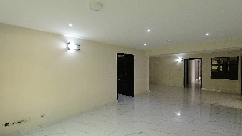 2 Kanal House Near M M Alam Road 19