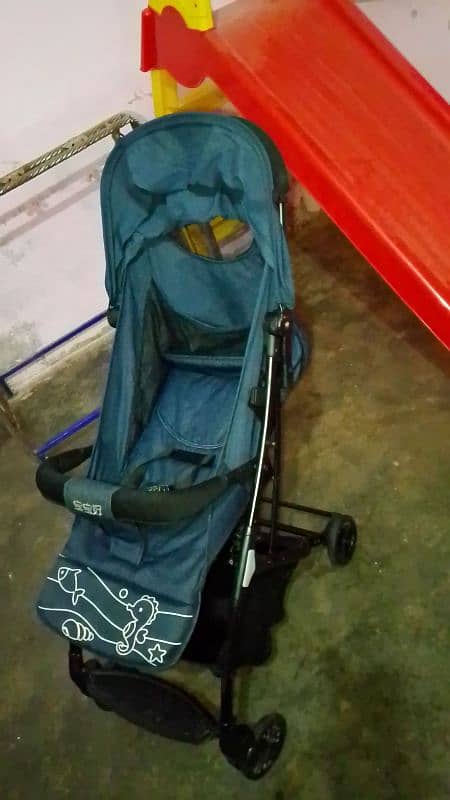 cabin size stroller excellent condition 2