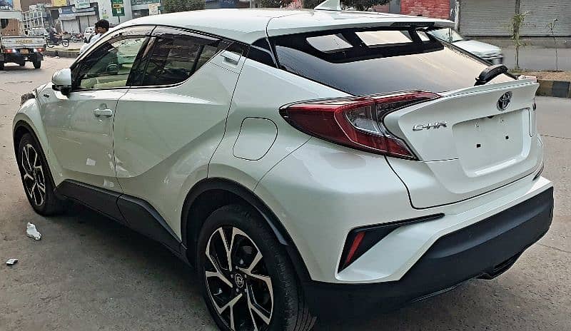 Toyota C-HR 2019/24. G-LED 9