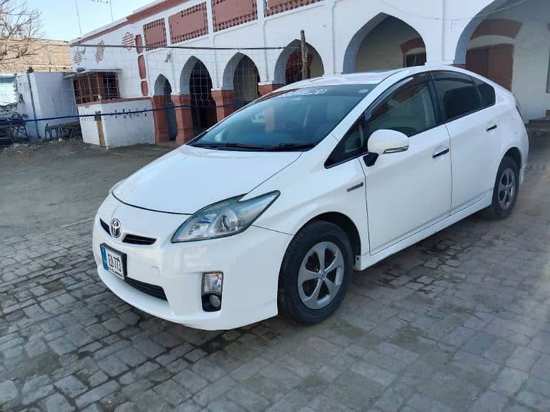 Toyota Prius 2011 1