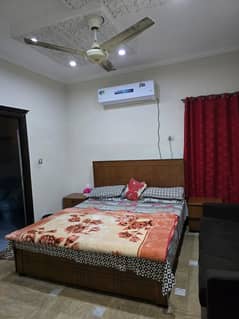 05 MARLA TILE FLOOR HOUSE FOR RENT IN JOHAR TOWN LAHORE