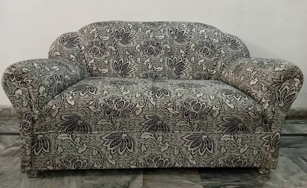 4 pices (1+2+2+3)  Sofa Set hai, 100% Original Master molty foam hai 3