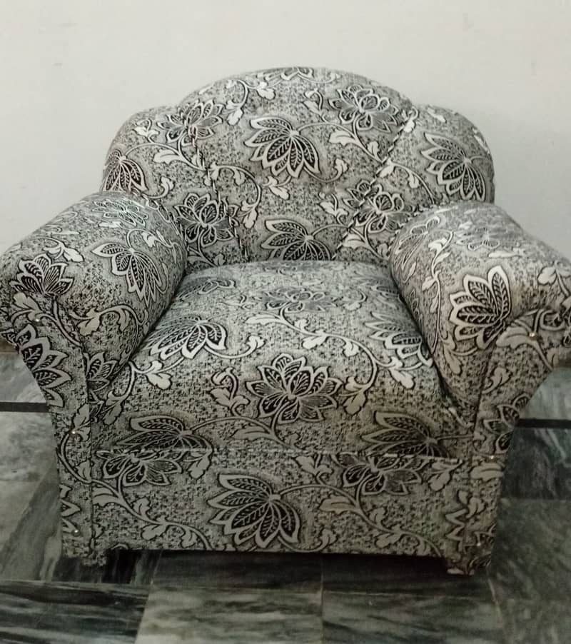 4 pices (1+2+2+3)  Sofa Set hai, 100% Original Master molty foam hai 5