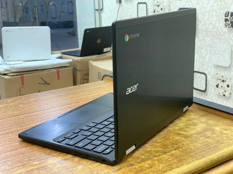 Acer R11 Touch Chrome laptop 1