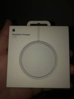 Apple Magsaf wireless charger + 20 watt adapter