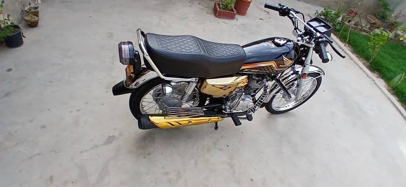 Honda 125 gold edition 10/10 condition total janion 2