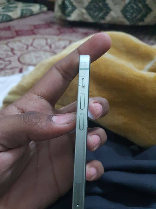 iphone 12 mini 4