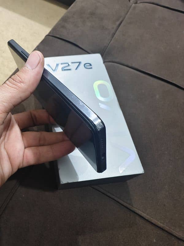 VIVO V27E 8/256 5