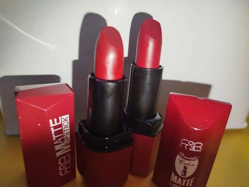 lipstick and lip gloss cool color for all Pakistan girls 2