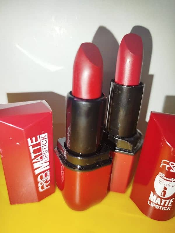 lipstick and lip gloss cool color for all Pakistan girls 3