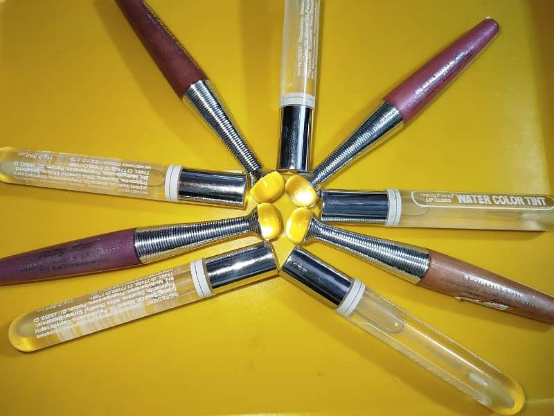 lipstick and lip gloss cool color for all Pakistan girls 9