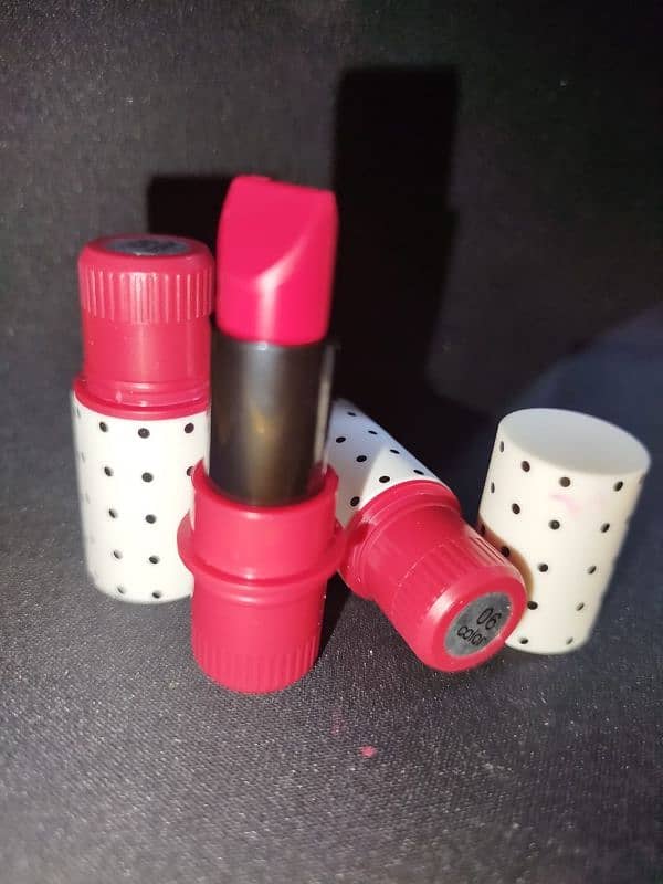 lipstick and lip gloss cool color for all Pakistan girls 12