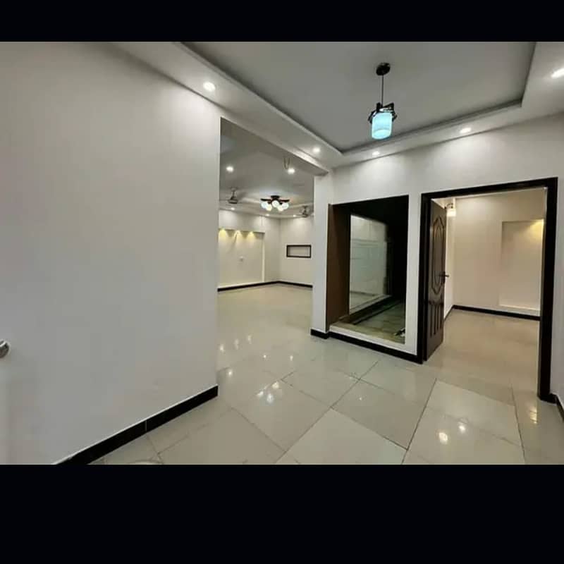 10 Marla Upper Portion For Rent In Paragon City Lahore 6