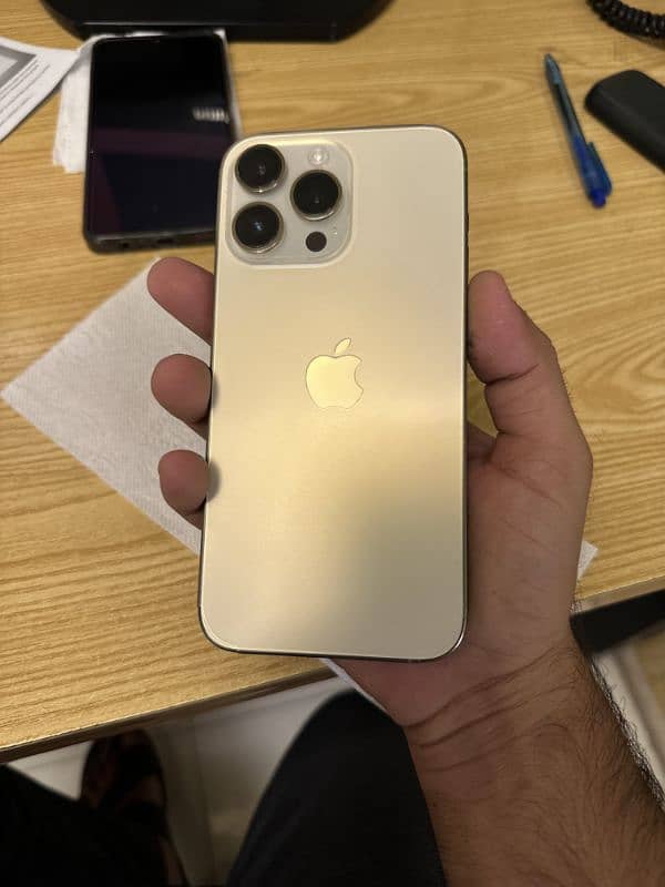 Iphone 14 Pro max Gold 3