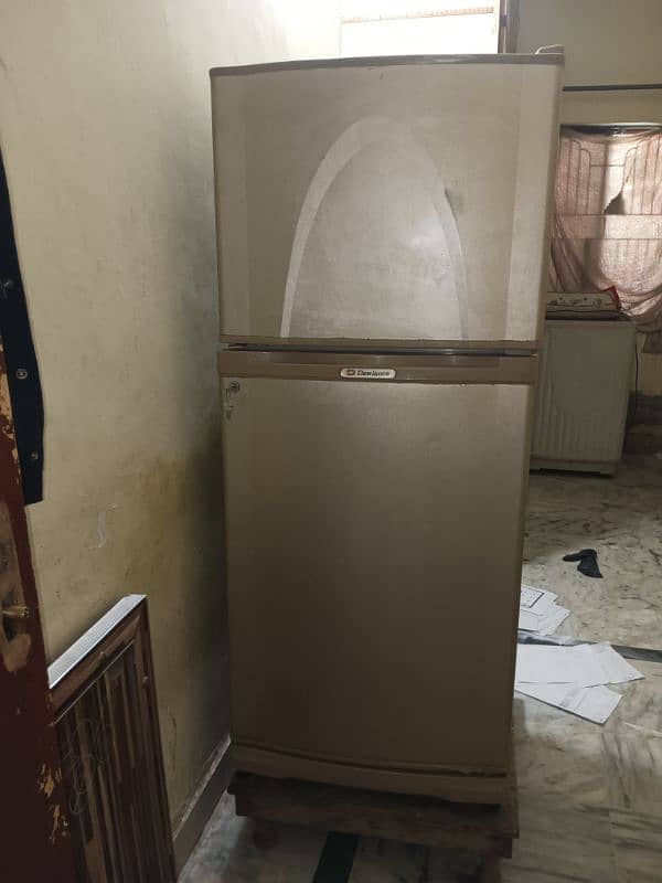 refrigerator acche condition mein air bilkul saf hy no repairing 2