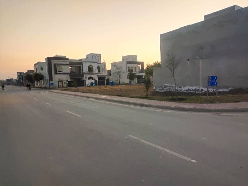 6.11 Marla Corner Plot No 347 For Sale in Eastern Extension Block, Bahria Orchard Lahore 2