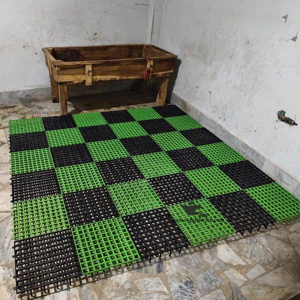 Plastic slatted flooring 0