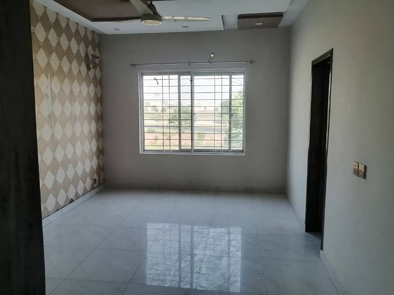 Beautiful House Hot Location Upper Portion Is For Rent 8