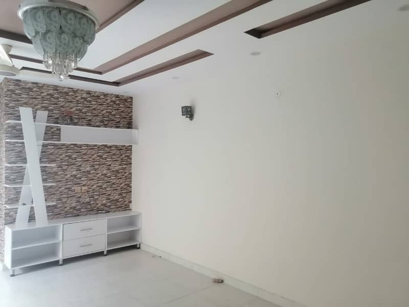 Beautiful House Hot Location Upper Portion Is For Rent 9