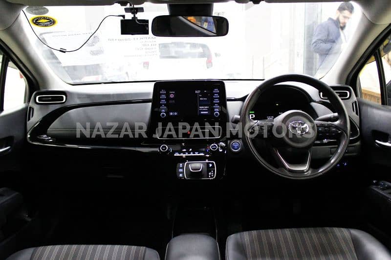 Toyota Aqua G Model 2022 - Fresh Import 4 Garde 6