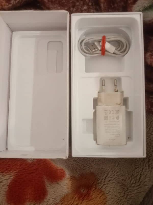 vivo y17s 6/128 box chargar sath hy 7