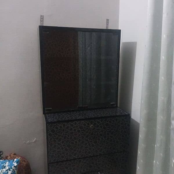 black drawers and glass box for parlour used 0