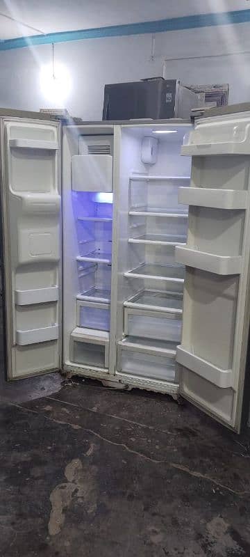 Samsung 2door fridge 1