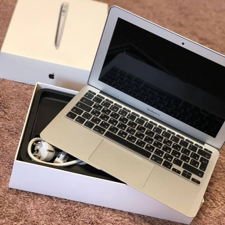 Macbook Air 13-Inch 8GB RAM 2