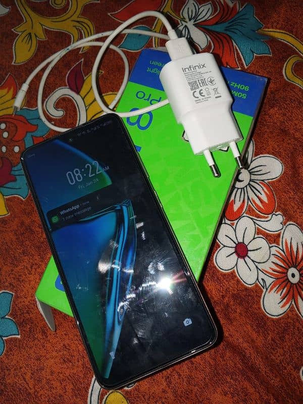 infinix smart 8 pro= 8=128= argent sel all okay no open no repair 1