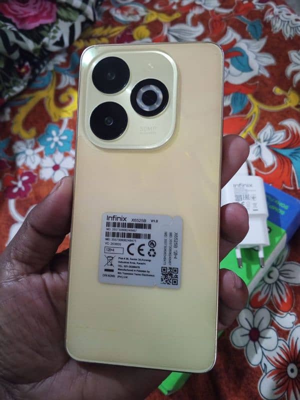 infinix smart 8 pro= 8=128= argent sel all okay no open no repair 5