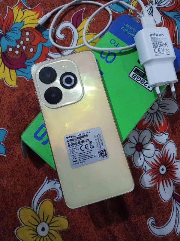 infinix smart 8 pro= 8=128= argent sel all okay no open no repair 7