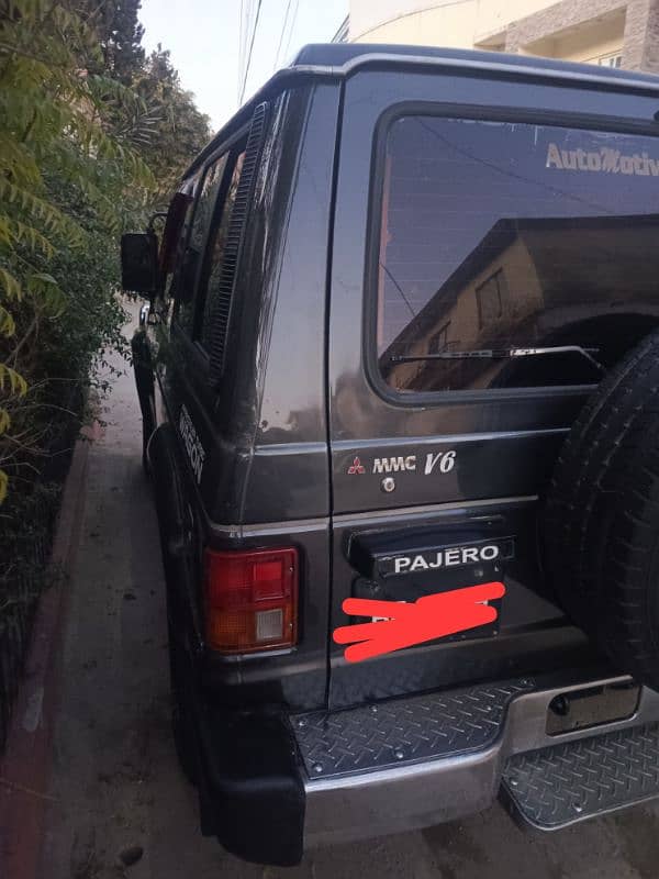 Mitsubishi Pajero 1989 2